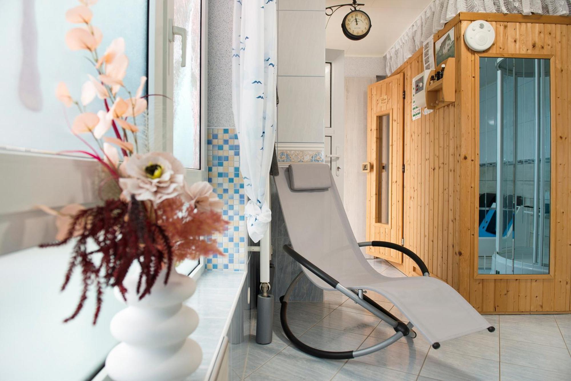 Spawo Mit Sauna Und Whirpool Pfullendorf Exterior foto
